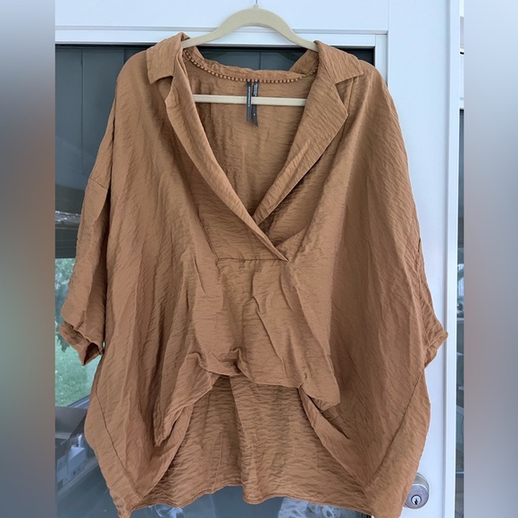 Anthropologie Dylon Short-Sleeve Wide Placket Top - Picture 3 of 5